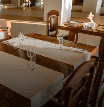 Hotel & Restaurant Tables